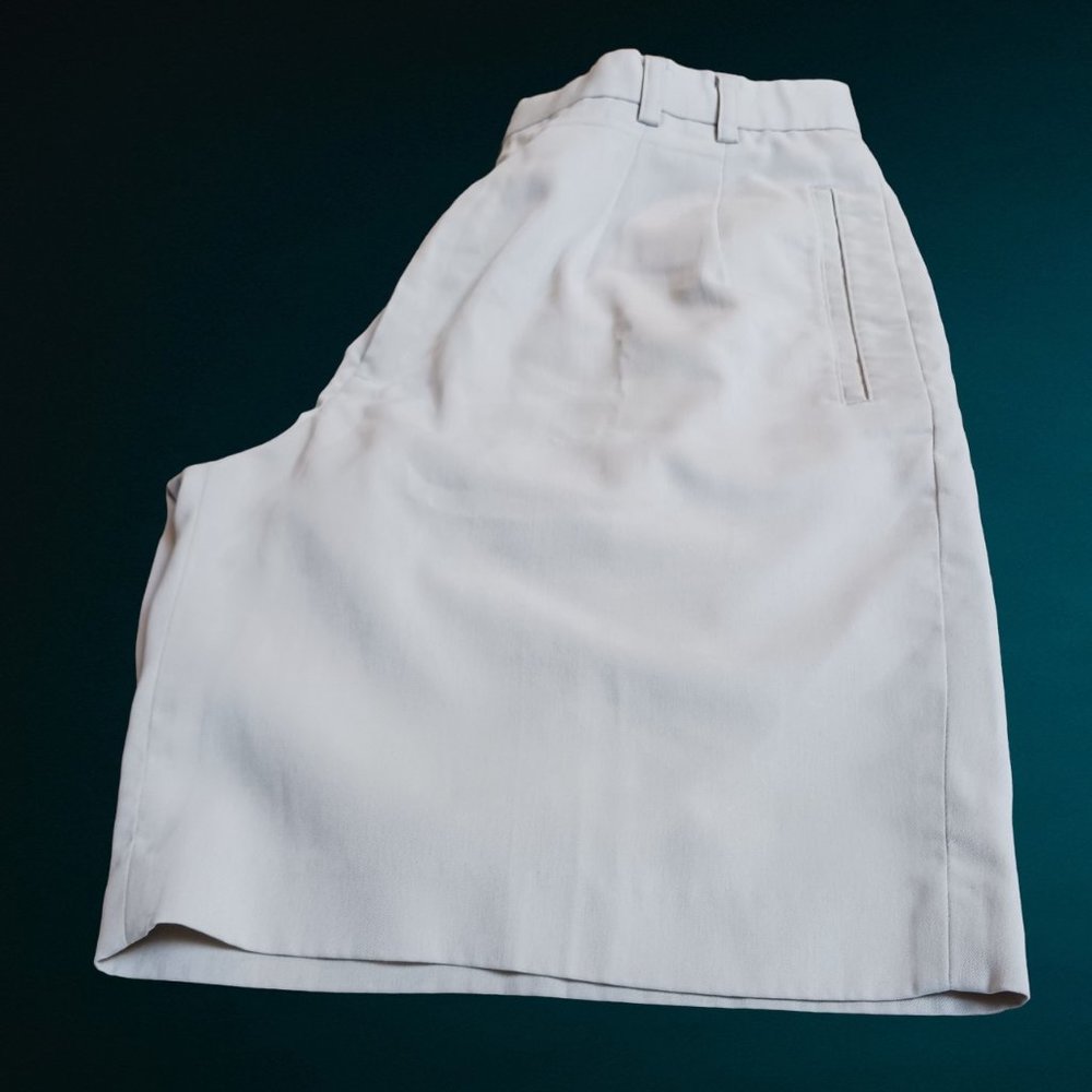 Mens Cutter and Buck Pleated  Beige  Golf Shorts  Size 34